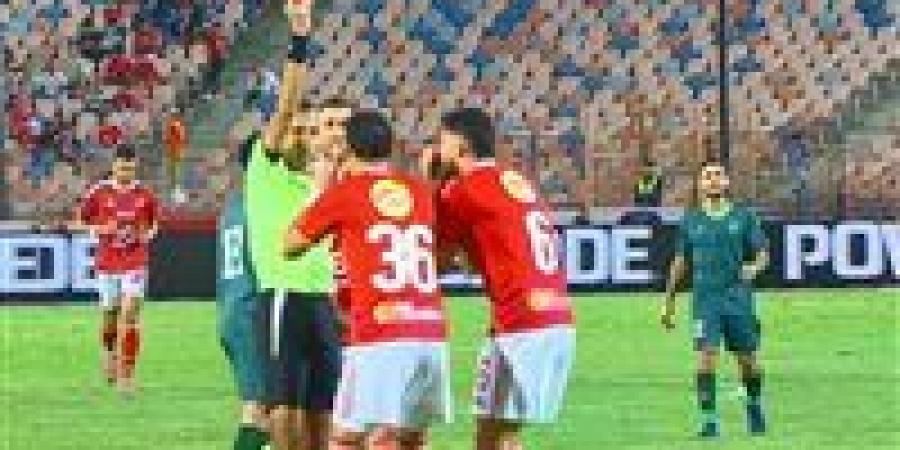 طرد في مباراة الاهلي والاتحاد السكندري.. أحمد نبيل كوكا بين الانضباط والاندفاع