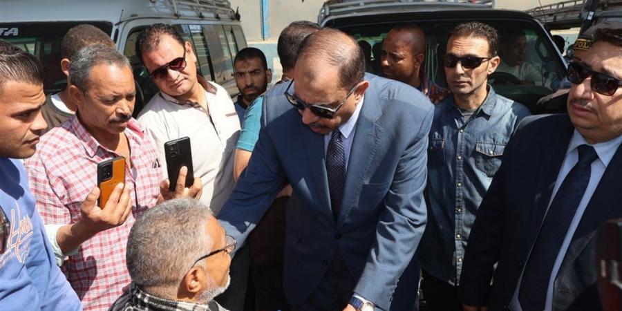 محافظ سوهاج يتفقد مواقف "طهطا – جهينة" وبدء أعمال التجميل بمدخل سوهاج البحري