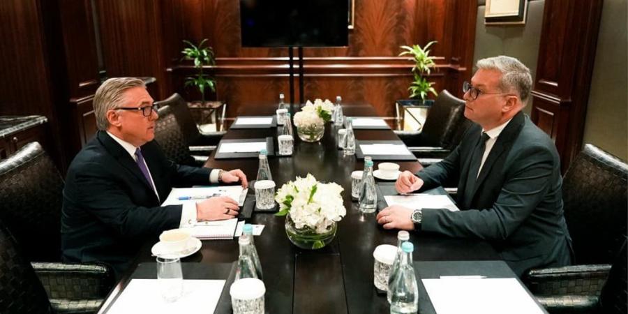 وزير البترول يدعو «شيفرون» الأمريكية للتوسع في استكشافات الغاز والبترول بالبحر الأحمر