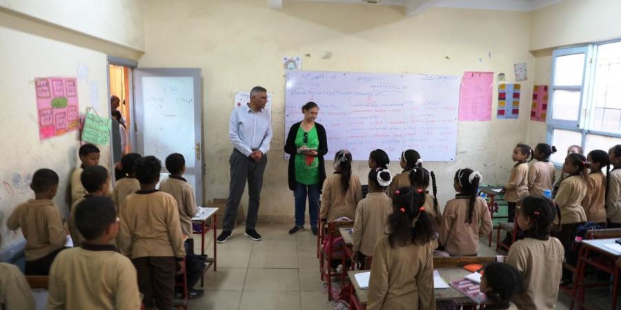 محافظ أسوان يتفقد عددا من المدارس لمتابعة انتظام العملية التعليمية