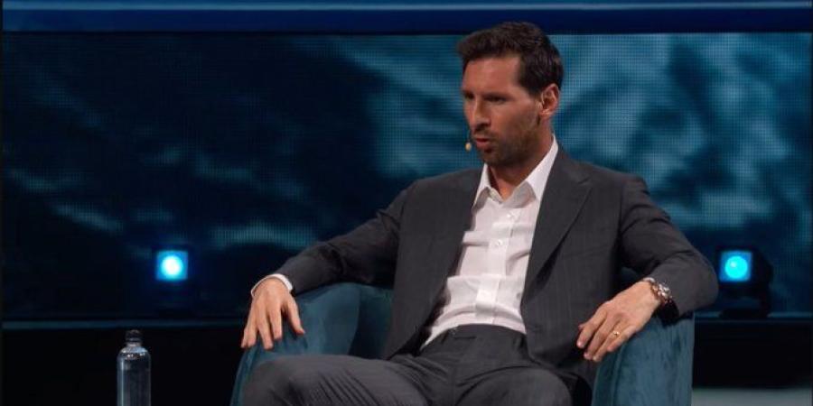 ليونيل ميسي: الله منحني الموهبة والعزيمة منحتني المجد ولم أشكك في نفسي.. ورحلت عن برشلونة بعد حياة كاملة هناك ولم يكن القرار سهلًا