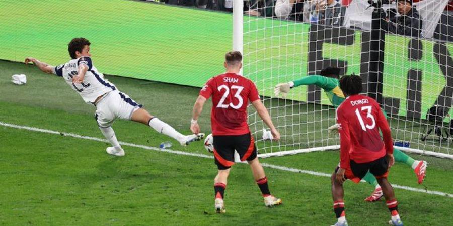 موعد مباراة مانشستر يونايتد وتوتنهام هوتسبير في الدوري الإنجليزي الممتاز والقنوات الناقلة والتشكيل المتوقع