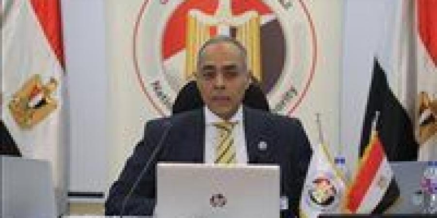 الوطنية للانتخابات: مستشار بإحدى لجان البحيرة يتعرض لوعكة صحية قبل غلق التصويت باليوم الأول.. وتم نقله بالإسعاف لتلقي الرعاية اللازمة