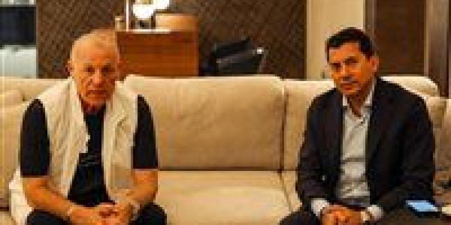 وزير الرياضة وهاني أبو ريدة يجتمعان بمنتخب مصر في معسكر الإمارات