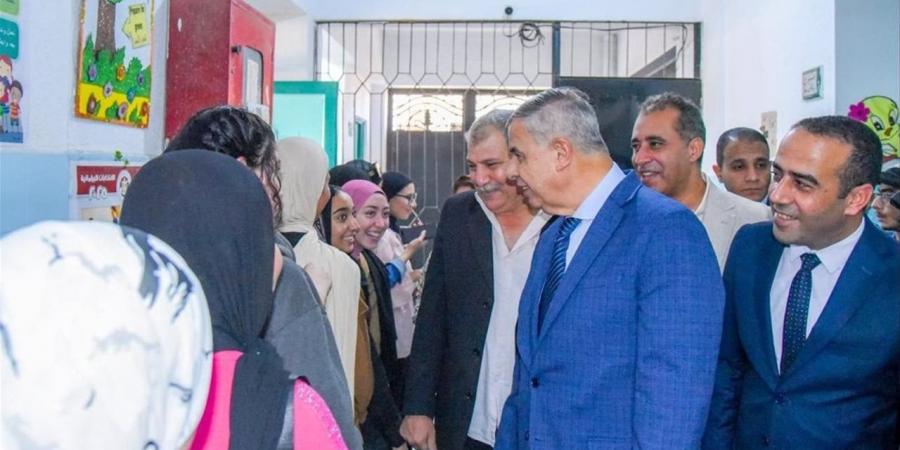 محافظ الإسكندرية يتفقد اللجان الانتخابية ويثمن إقبال المواطنين خلال اليوم الثاني