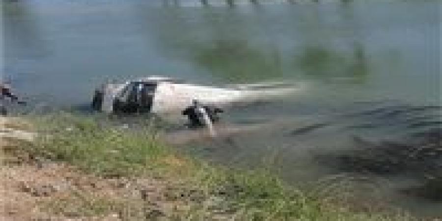 وقعت في الترعة.. 12 مصابًا في حادث انقلاب سيارة بقنا