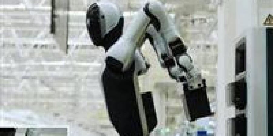 سامسونج تطور روبوتًا بشريًا متكاملًا ضمن سباق الذكاء الاصطناعي المادي