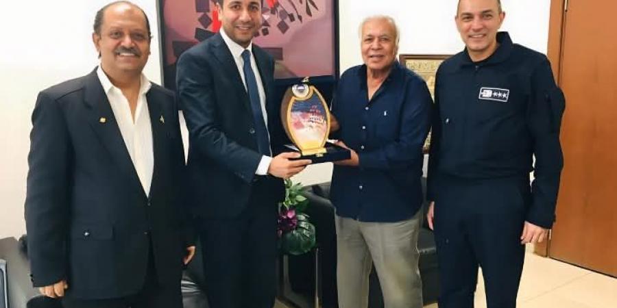 رئيس اتحاد المظلات يزور وزارة الرياضة لتعزيز التعاون وتطوير الرياضات الجوية