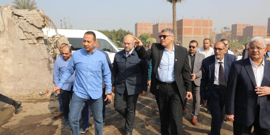 محافظ الجيزة يتفقد محطة المناولة الوسيطة لتجميع المخلفات بالبراجيل