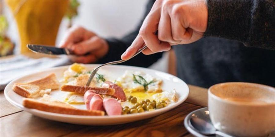 هل يجب تناول العشاء مبكرًا في الشتاء؟ ولماذا قد يكون التوقيت أهم مما نعتقد؟