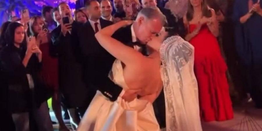 قبلة ولقطات رومانسية بين أروى جودة وزوجها الايطالي بحفل زفافهم