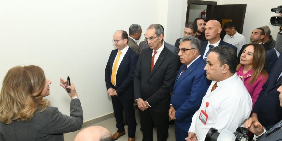 محافظ الدقهلية ووزير الاتصالات يتابعان منظومة التشخيص عن بُعد بمستشفى الصدر بالمنصورة