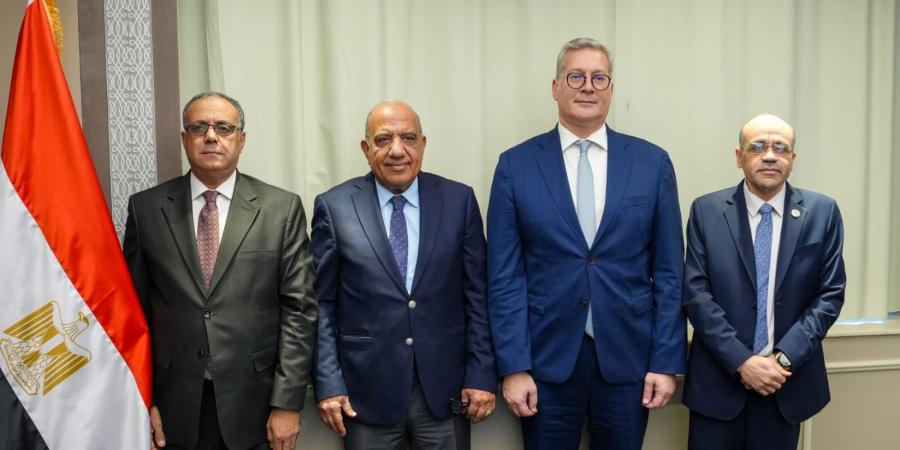 “الكهرباء” و“البترول” توقعان بروتوكول تعاون لمعالجة المخلفات وتعظيم الاستفادة من الخامات الأرضية