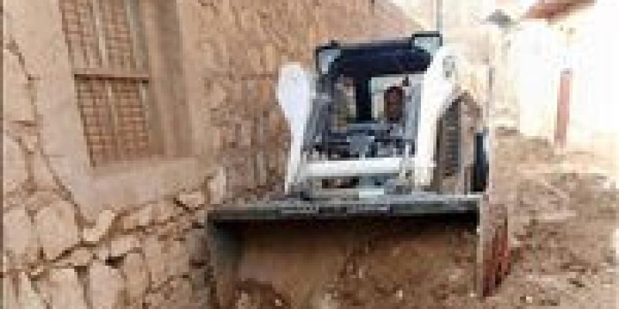 محافظ الأقصر: استمرار أعمال التطوير ورفع كفاءة الطرق والخدمات بمركز ومدينة الطود