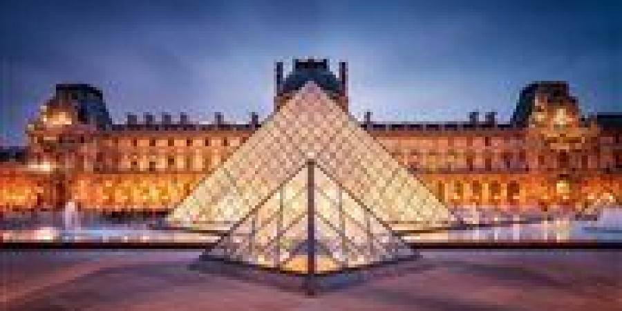 كارثة تهز متحف اللوفر.. تسرب مياه يتلف مئات الكتب النادرة بقسم الآثار المصرية