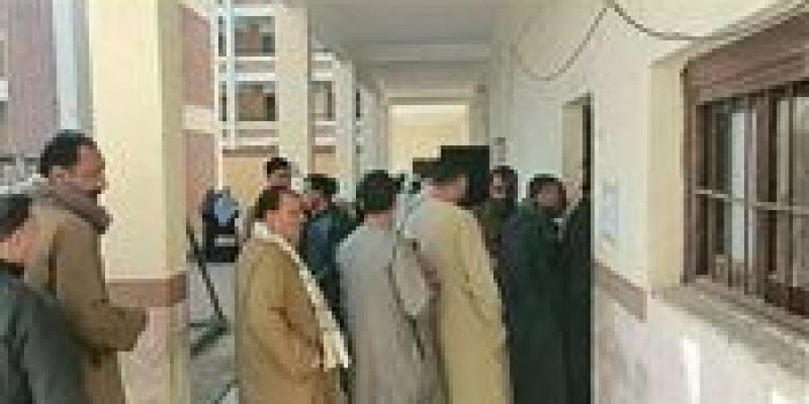 إقبال الناخبين في لجنة الأشمونين بمركز ملوي ضمن اليوم الثاني للتصويت