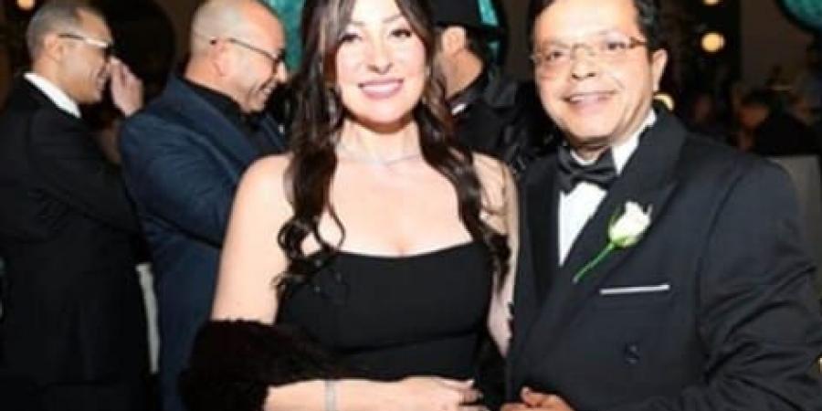 نيرمين الفقي وخالد زكي الأبرز.. نجوم الفن في حفل زفاف ابنة محمد هنيدي