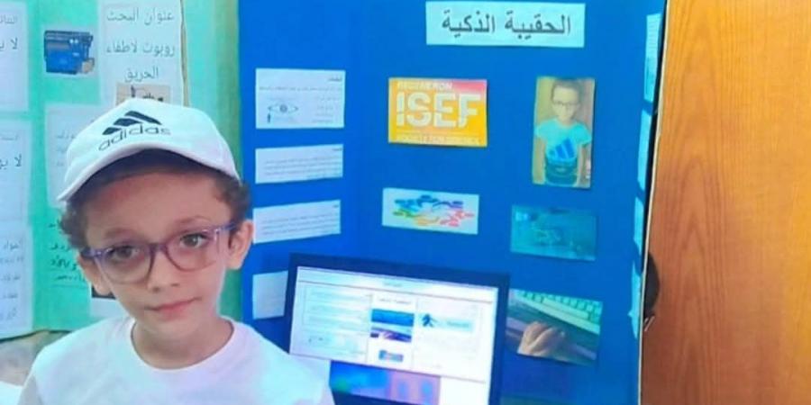 طالب بالصف الأول الإعدادي.. "ياسين عادل" يبتكر روبوتات وحقيبة ذكية لمساعدة المكفوفين