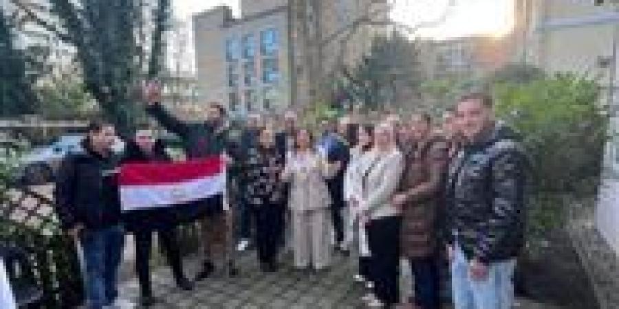 إقبال أبناء الجالية المصرية في هامبورج بألمانيا على المشاركة بانتخابات مجلس النواب 2025