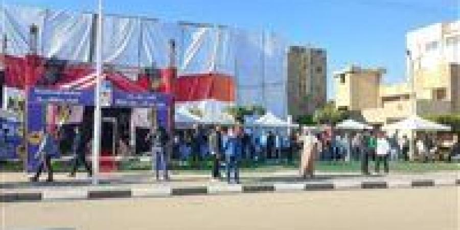 توافد الناخبين في الدائرة الأولى بالإسماعيلية للإدلاء بأصواتهم في جولة الإعادة بانتخابات مجلس النواب