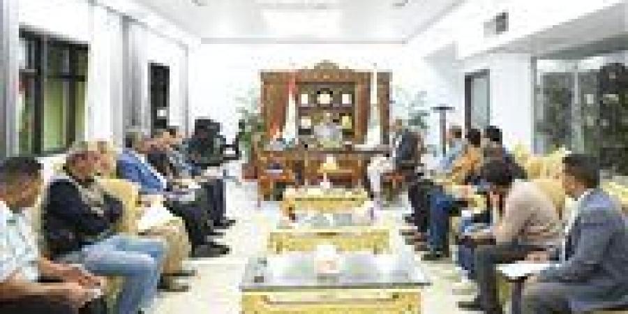 محافظ قنا يشدد على تأمين الطرق وتسريع التنفيذ بطريق قنا الأقصر الزراعي وقفط القصير