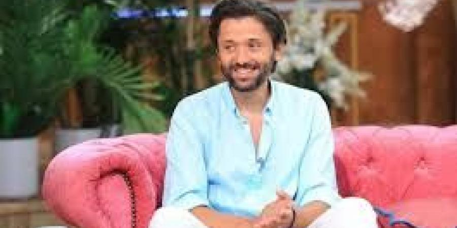 كريم محمود عبد العزيز: لازم يكون في فاصل بين الزوجين بأوقات معينة لحد ما الدنيا تهدى