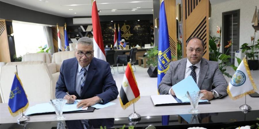 محافظ أسوان ورئيس "تنمية الصعيد" يوقعان بروتوكولات تعاون لتنفيذ مشروعات تنموية