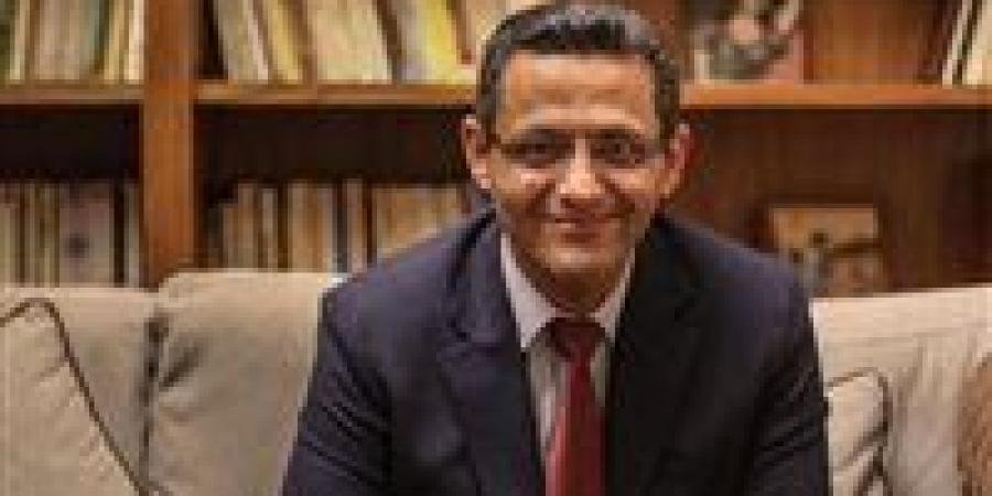 نقيب الصحفيين يدين واقعة تصوير الفنان أحمد الفيشاوي خلال عزاء والدته.. ويدعو للالتزام بالضوابط الأخلافية والمهنية