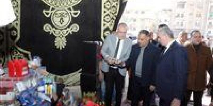 بتخفيضات تصل إلى 30%.. محافظ الشرقية يُتابع حركة البيع والشراء بسوق اليوم الواحد بالزقازيق