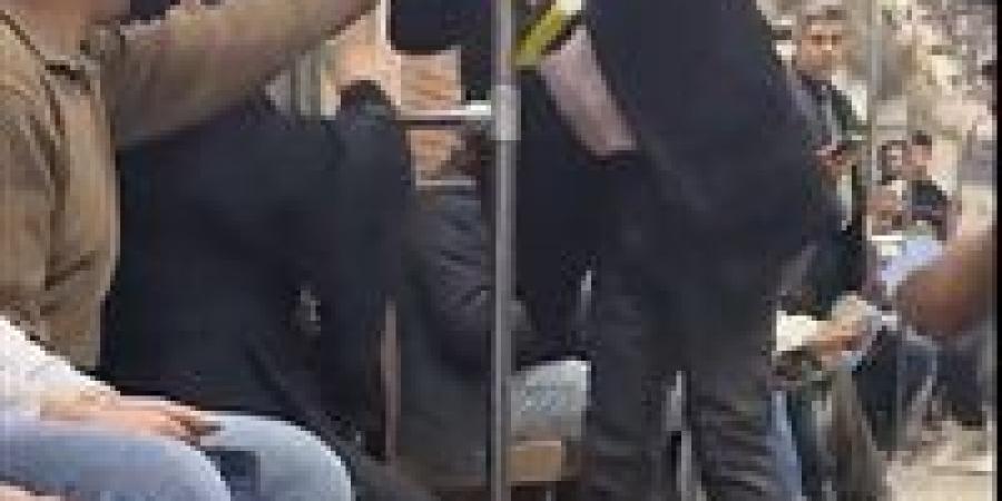 هرميكي من هنا.. مشاجرة في مترو الأنفاق بين رجل وسيدة