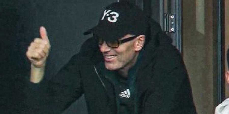 الجزائر تتقدم على السودان في الشوط الأول تحت أنظار زيدان.. فيديو