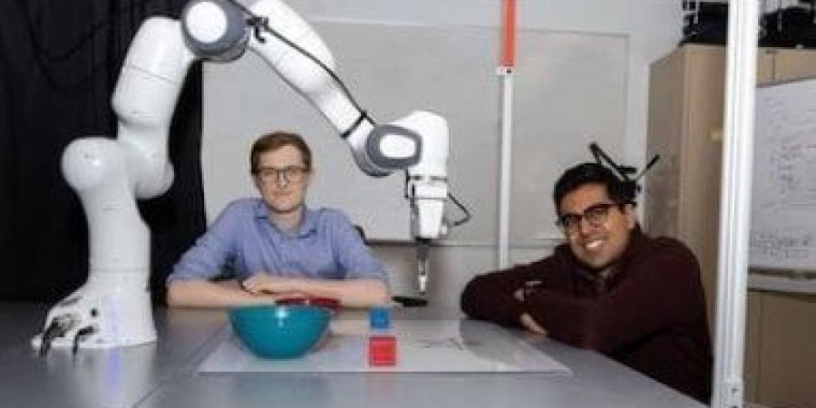 ذراع روبوتية تنجز 1000 مهمة فى يوم واحد بتقنية تعلّم مبتكرة