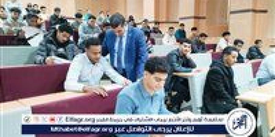 رئيس جامعة أسيوط التكنولوجية يتفقد امتحانات الفصل الدراسي الأول