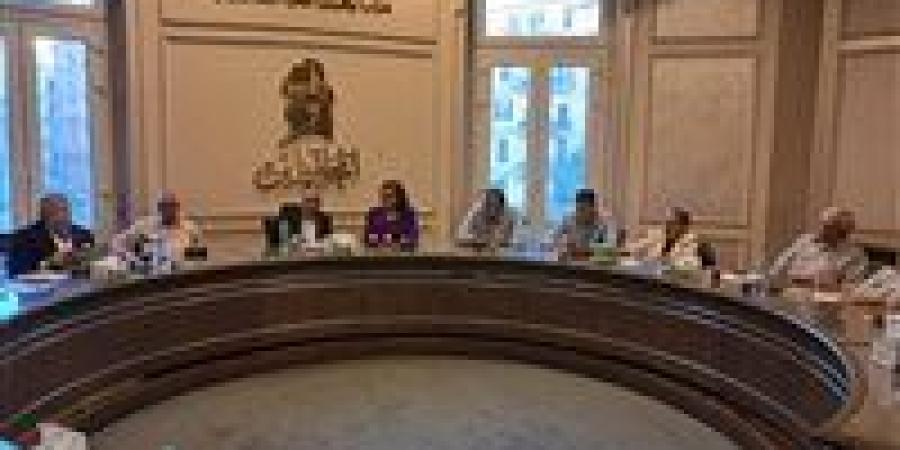 نائب رئيس الوزراء الأسبق: يجب أن تبقى المجموعة الاقتصادية فقط في الحكومة لهذا السبب