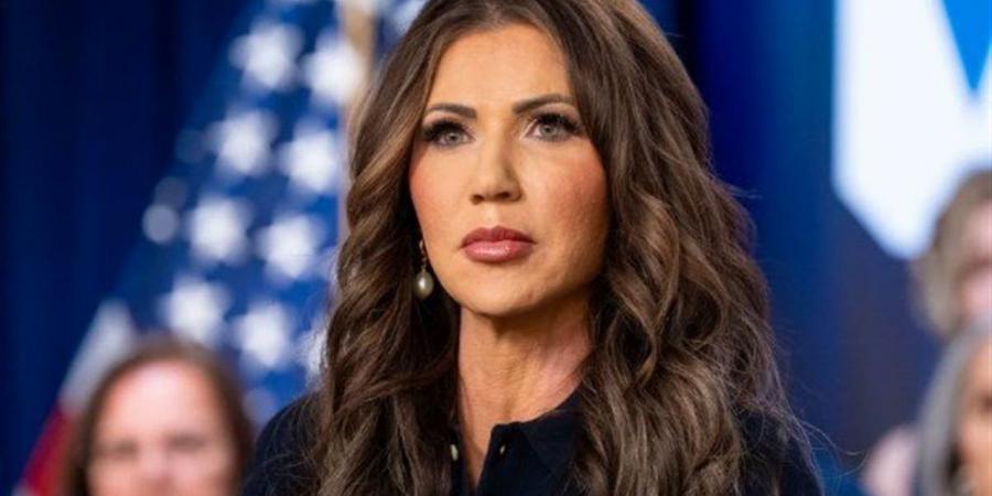 مشادة كلامية بين وزيرة الأمن الداخلي الأمريكية ومذيعة cbs ماذا قالت؟