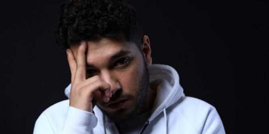 ليجي سي يكشف سبب اختيار اسمه وتفاصيل بدايته مع الغناء