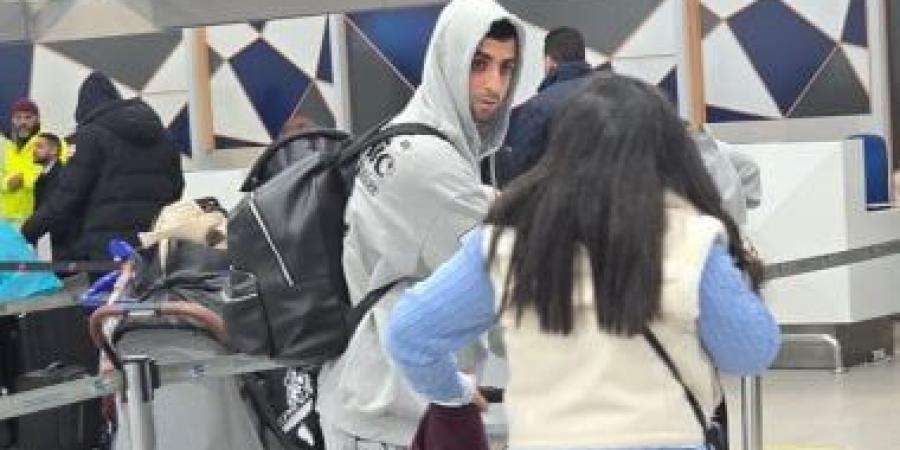 يوسف بلعمري يصل مطار القاهرة استعدادا لاجراء الكشف الطبي في الأهلى