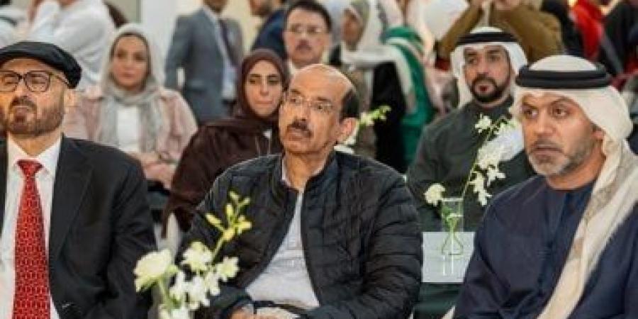 مركز أبوظبى للغة العربية يناقش "عالم ما بعد التكاثر البشرى" بمعرض الكتاب