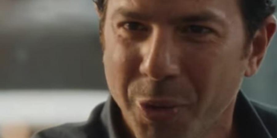 مسلس لعبة وقلبت بجد الحلقة 17.. ابتزاز عمر الشناوي بفيديوهات مع السكرتيرة