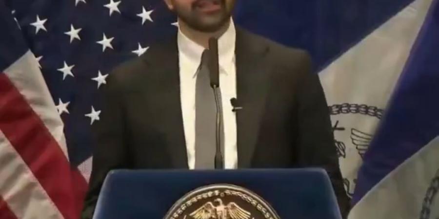 «خطاب يمس القلوب».. عمدة نيويورك يستشهد بالقرآن والسنة النبوية للدفاع عن المهاجرين