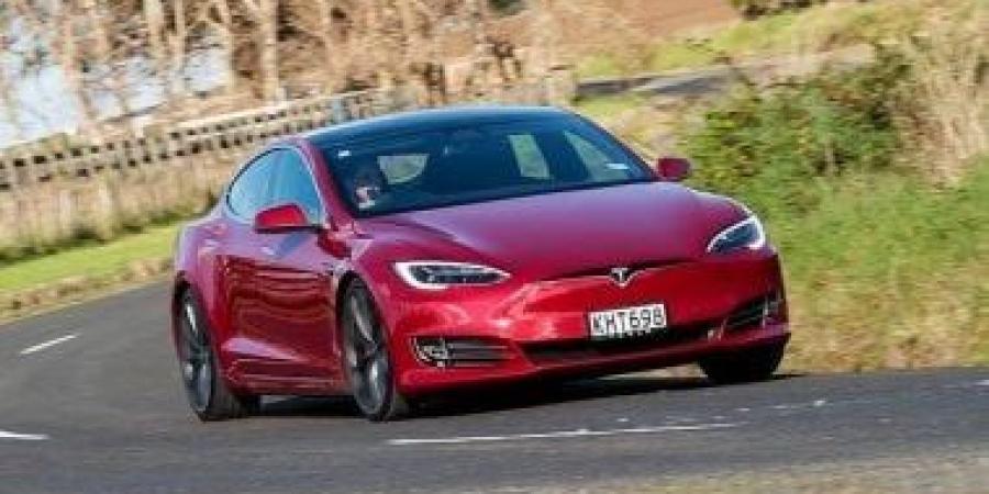 تسلا تواجه دعوى قتل خطأ جديدة بسبب مقابض الأبواب الإلكترونية