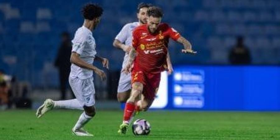 التعادل يحسم موقعة القادسية ضد الفتح في الدوري السعودي