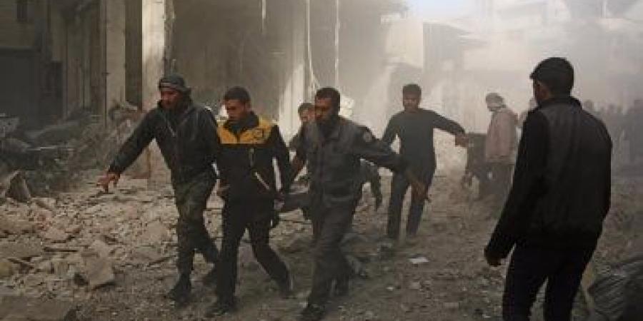 الدفاع المدنى السورى يعثر على جثتى لطفلين وينتشلمها بعد جرف السيول لهم