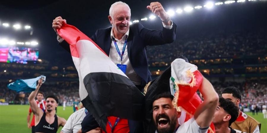 الاتحاد الأسترالي يهنىء جراهام أرنولد لقيادته منتخب العراق للتأهل إلى كأس العالم