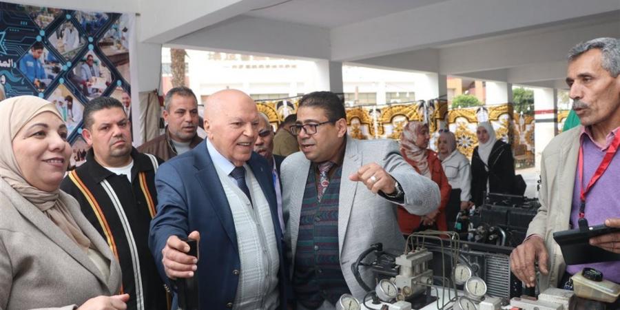 نقيب المعلمين يشهد معرض التعليم الفني "اصنع وابدع" بمدارس القاهرة