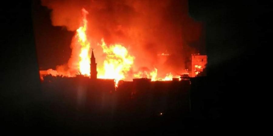 السيطرة على حريق مصنع كرتون ببرج العرب دون إصابات