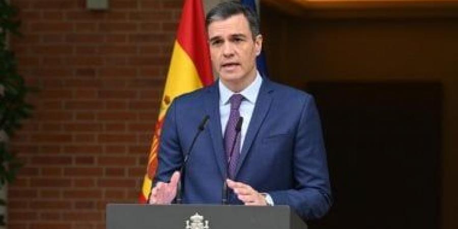 رئيس وزراء إسبانيا يدين الهتافات العنصرية فى ودية مصر