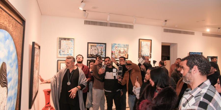 أحمد فريد من معرضه: لوحاتى تطرح سؤالًا حول بناء الإنسان