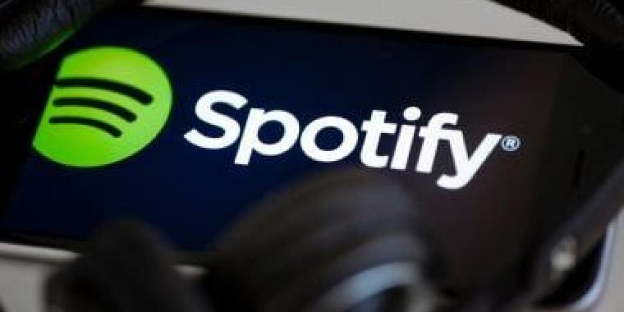 Spotify يطلق ميزة تمنح الفنانين تحكمًا أكبر فى ما يظهر تحت أسمائهم