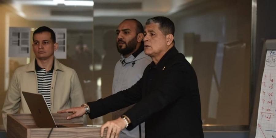 أوسكار رويز يحاضر مدربي الحراس حول أبرز الحالات التحكيمية